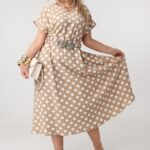 letnia-sukienka-rozkloszowana-plus-size-z-ozdobnym-paskiem-bezowo-biala (3)