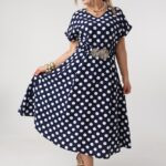 letnia-sukienka-rozkloszowana-plus-size-z-ozdobnym-paskiem-granatowo-biala-42-50 (3)