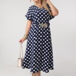 letnia-sukienka-rozkloszowana-plus-size-z-ozdobnym-paskiem-granatowo-biala-42-50 (5)