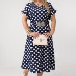 letnia-sukienka-rozkloszowana-plus-size-z-ozdobnym-paskiem-granatowo-biala-42-50 (6)