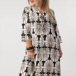 luzna-sukienka-letnia-plus-size-kremowo-czarna (1)