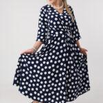 rozkloszowana-sukienka-w-grochy-plus-size-granatowa (2)