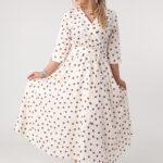 rozkloszowana-sukienka-w-grochy-plus-size-kremowa (1)