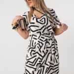 zwiewna-sukienka-plus-size-kopertowa-bezowo-czarna (1)