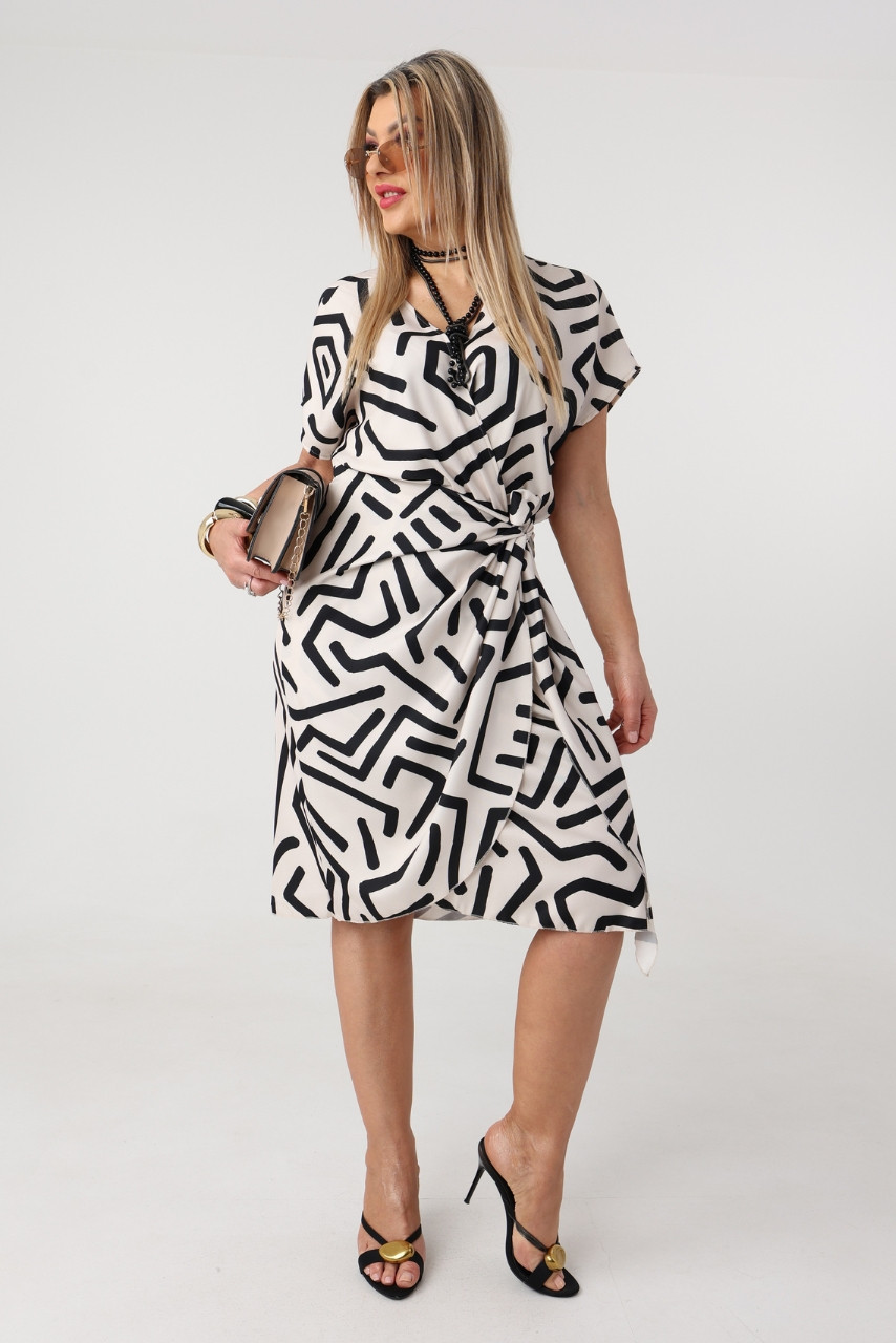 Zwiewna sukienka plus size kopertowa beżowo-czarna 42-52