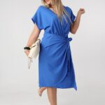 zwiewna-sukienka-plus-size-kopertowa-chabrowa (6)