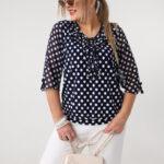 Bluzka z żabotem plus size granatowa w grochy 42-50