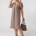 Luźna-sukienka-plus-size-z-ozdobną-broszką-brązowa-44-52 (2)