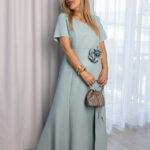 Sukienka maxi plus size z kwiatem na ramieniu miętowa 44-54