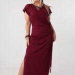 bordowa-dopasowana-sukienka-plus-size-z-marszczeniem-44-52 (3)