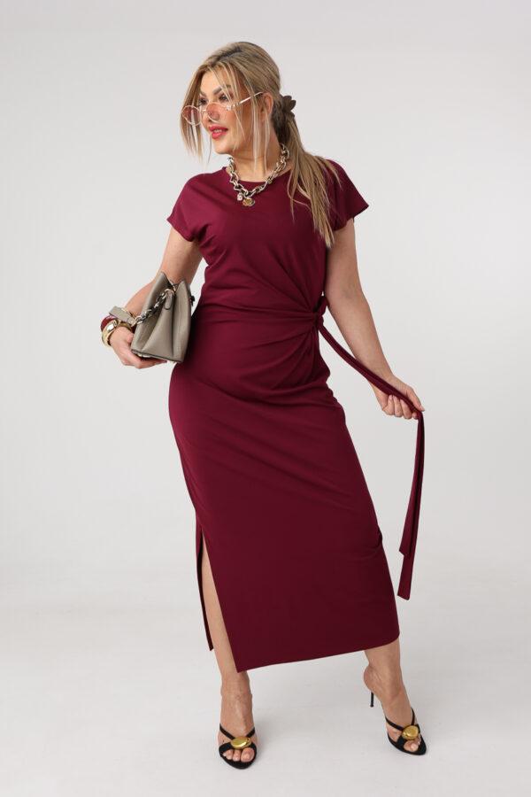 Bordowa dopasowana sukienka plus size z marszczeniem 44-52