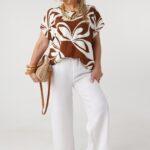 luzna-bluzka-damska-plus-size-z-krotkim-rekawem-w-kwiaty-brazowa (6)
