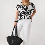luzna-bluzka-damska-plus-size-z-krotkim-rekawem-w-kwiaty-czarna (3)