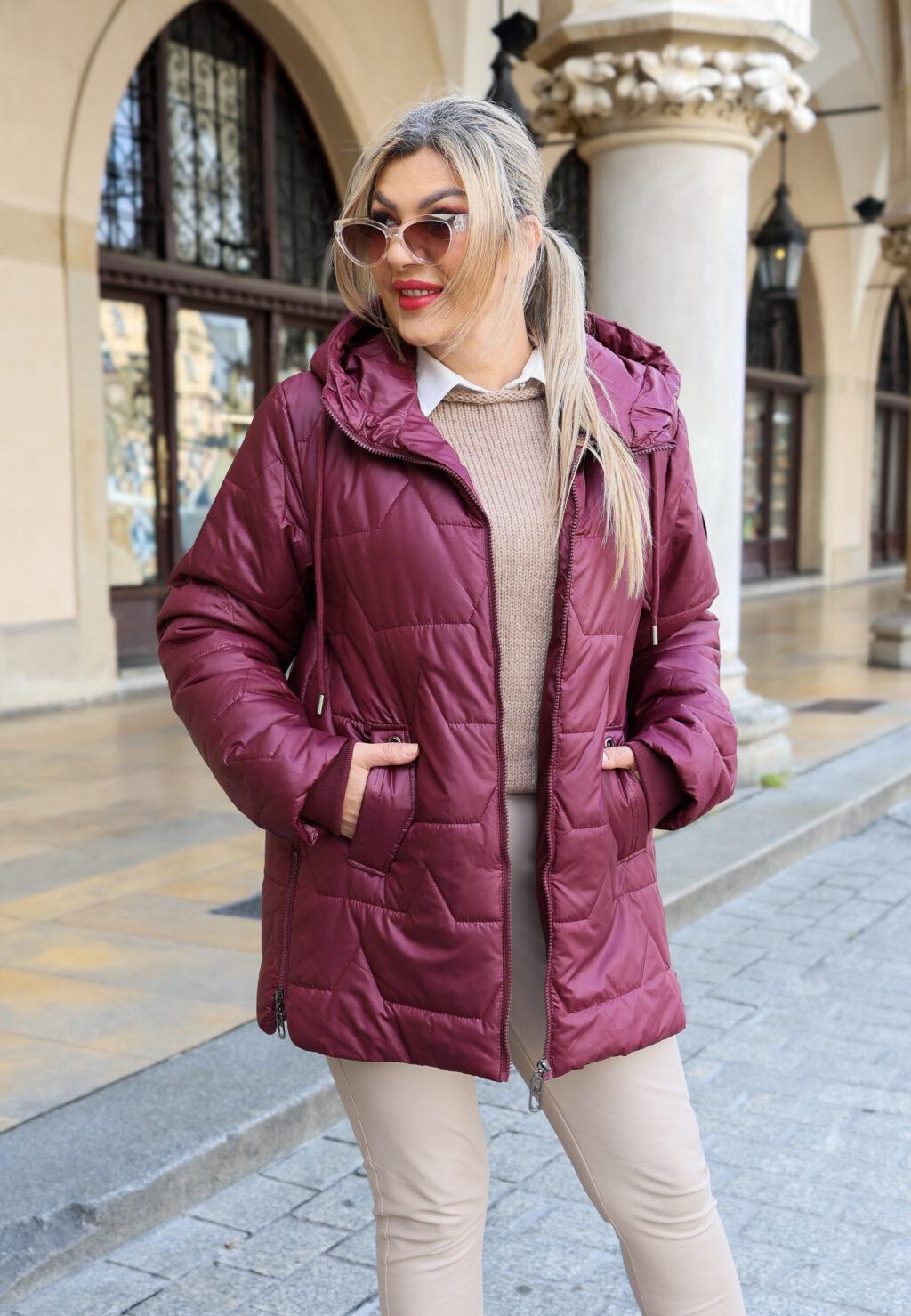 Pikowana kurtka przejściowa za biodra plus size bordowa 42-50