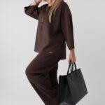 elegancki-komplet-damski-plus-size-bluzka-i-spodnie-brazowy (5)