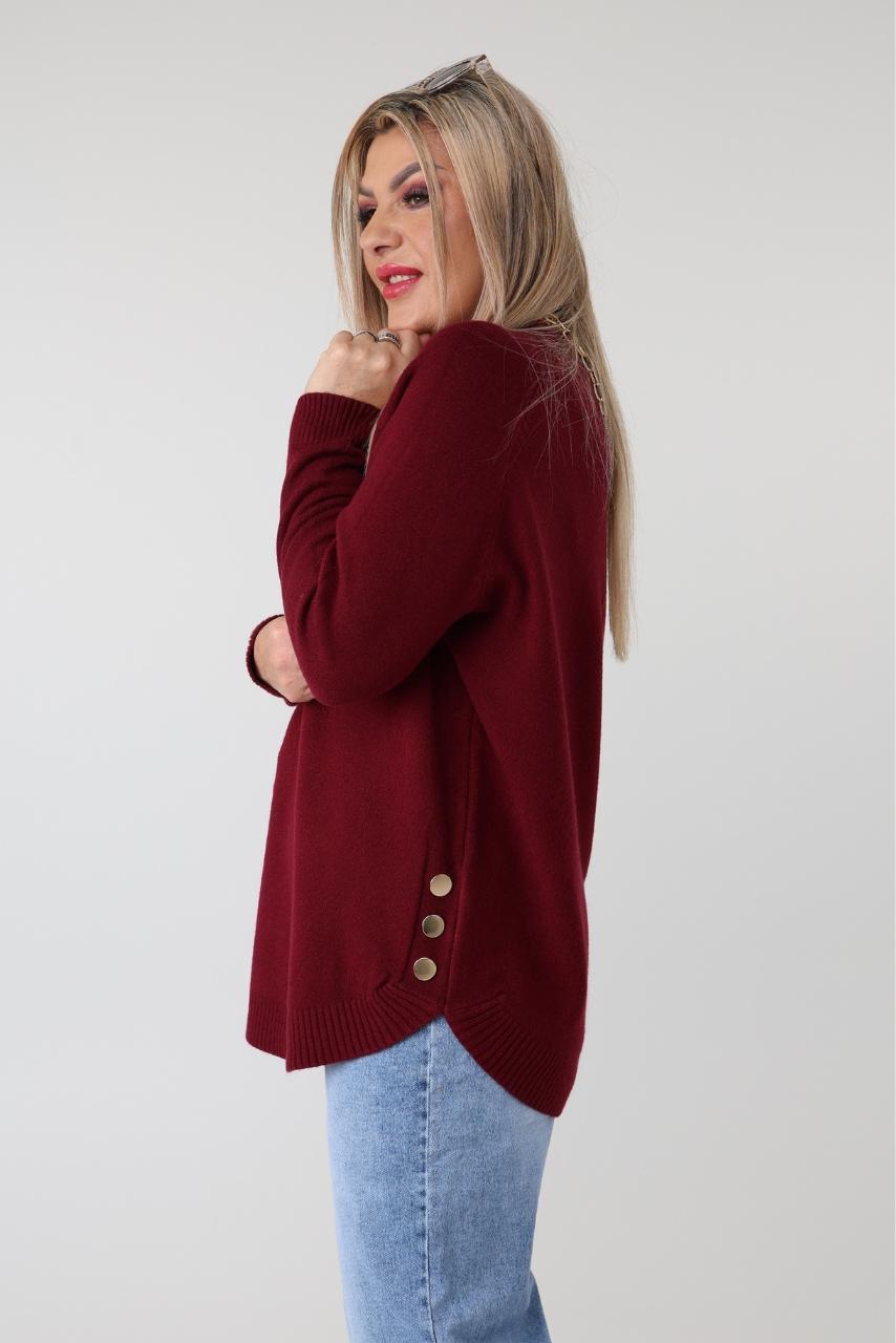 Sweter damski elegancki plus size z ozdobnymi guzikami na bokach bordowy 44-50