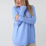Damski elegancki sweter plus size ażurowy z ozdobnymi guzikami błękitny (8)