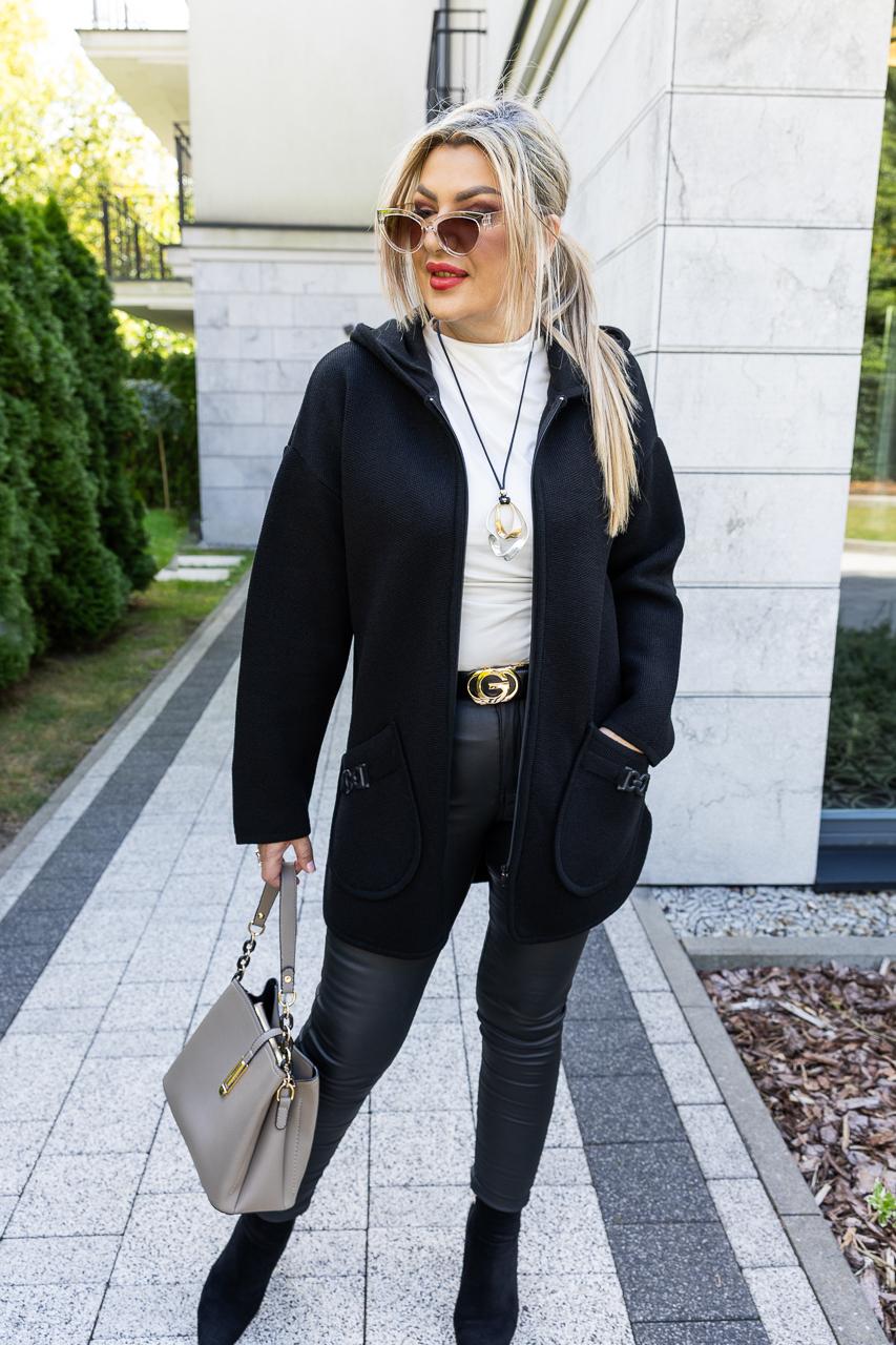 Sweter damski kardigan plus size na zamek z kapturem czarny 44-50
