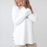 damski-elegancki-sweter-plus-size-azurowy-z-ozdobnymi-guzikami-bialy (8)