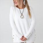 Elegancki ażurowy sweter damski plus size z ozdobnymi guzikami – sweter XXL dla puszystych kobiet
