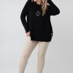 damski-elegancki-sweter-plus-size-azurowy-z-ozdobnymi-guzikami-czarny (6)