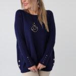 Elegancki ażurowy sweter damski plus size z ozdobnymi guzikami – sweter XXL dla puszystych kobiet