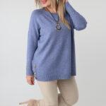 damski-elegancki-sweter-plus-size-azurowy-z-ozdobnymi-guzikami-jeansowy (8)