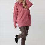 damski-sweter-elegancki-plus-size-z-ozdobnym-przeszyciem-rozowy (6)