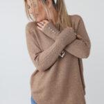 Elegancki sweter damski plus size z ozdobnym splotem i guzikami – luźny sweter XXL dla puszystych kobiet