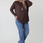 Elegancki sweter damski plus size z ozdobnym splotem i guzikami – luźny sweter XXL dla puszystych kobiet