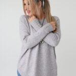 Elegancki sweter damski plus size z ozdobnym splotem i guzikami – luźny sweter XXL dla puszystych kobiet