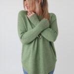 Elegancki sweter damski plus size z ozdobnym splotem i guzikami – luźny sweter XXL dla puszystych kobiet