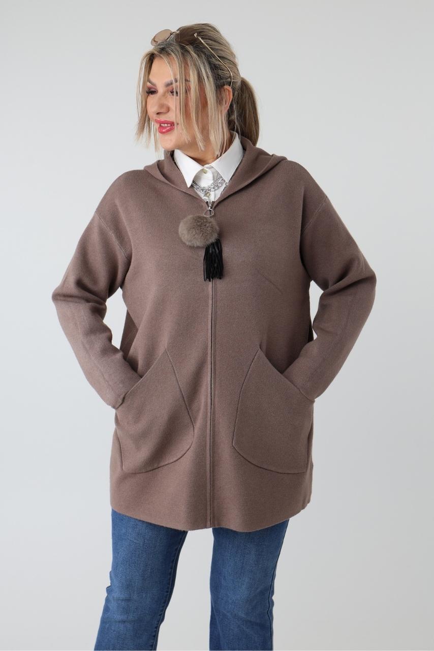 Elegancki kardigan damski plus size na zamek z kapturem i ozdobnym pomponem – luźny sweter XXL dla puszystych kobiet