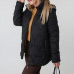 kurtka-damska-przejsciowa-plus-size-z-odpinanym-kapturem-pikowana-czarna (7)