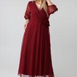 Zwiewna sukienka szyfonowa plus size z ozdobną różą i wiązaniem – elegancka sukienka XXL dla puszystych kobiet