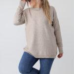 sweter-damski-elegancki-plus-size-z-dzetami-na-dekolcie-bezowy (7)