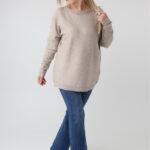 sweter-damski-elegancki-plus-size-z-dzetami-na-dekolcie-bezowy (8)