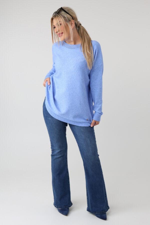 elegancki sweter damski plus size z dżetami na dekolcie – sweter XXL dla puszystych kobiet