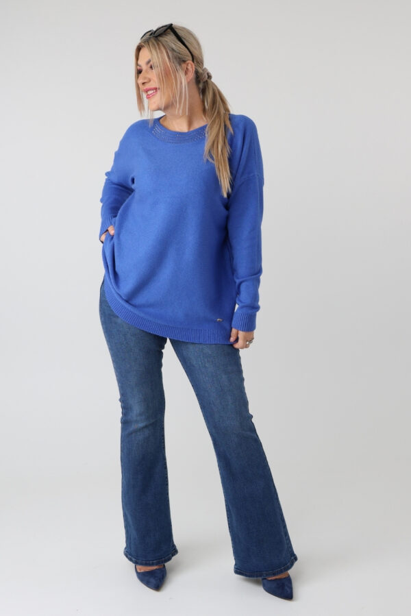 elegancki sweter damski plus size z dżetami na dekolcie – sweter XXL dla puszystych kobiet