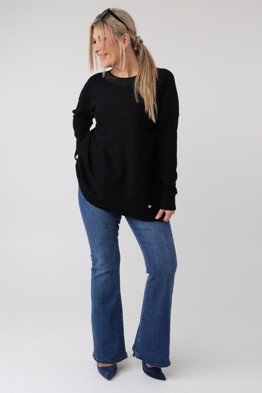 elegancki sweter damski plus size z dżetami na dekolcie – sweter XXL dla puszystych kobiet
