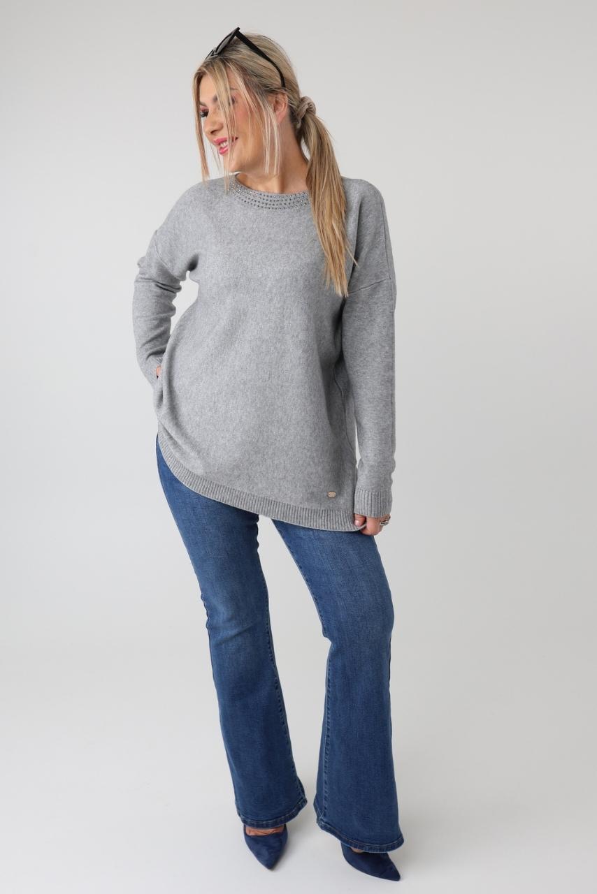 elegancki sweter damski plus size z dżetami na dekolcie – sweter XXL dla puszystych kobiet