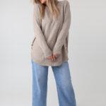 sweter-damski-elegancki-plus-size-z-ozdobnymi-guzikami-na-bokach-bezowy (6)