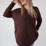 sweter-damski-elegancki-plus-size-z-ozdobnymi-guzikami-na-bokach-brazowy (4)