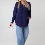 sweter-damski-elegancki-plus-size-z-ozdobnymi-guzikami-na-bokach-granatowy (6)