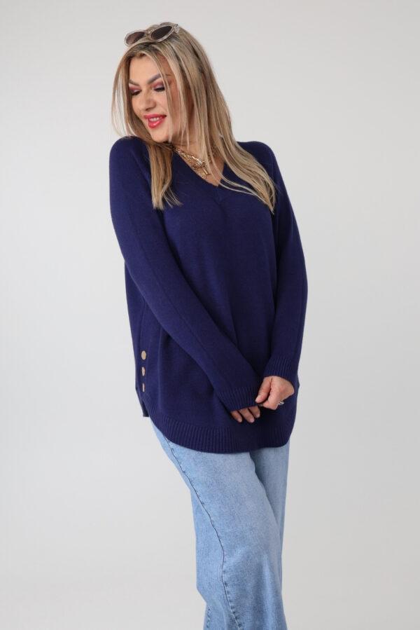 Elegancki sweter damski plus size z dekoltem w serek i ozdobnymi guzikami po bokach – luźny sweter XXL dla puszystych kobiet