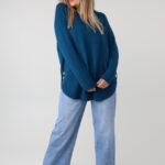 sweter-damski-elegancki-plus-size-z-ozdobnymi-guzikami-na-bokach-morski (6)