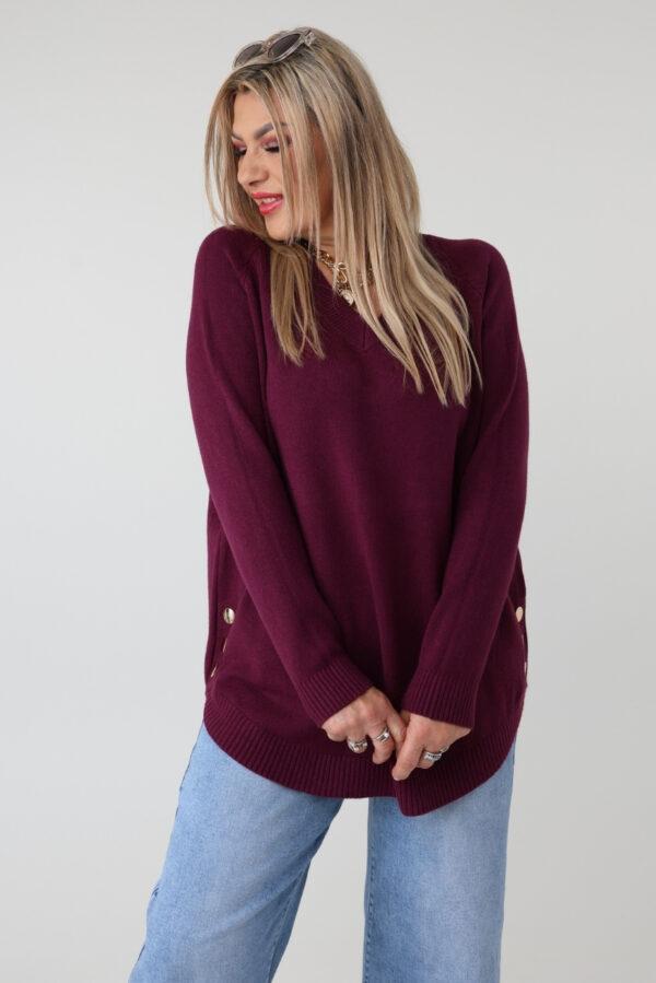 Elegancki sweter damski plus size z dekoltem w serek i ozdobnymi guzikami po bokach – luźny sweter XXL dla puszystych kobiet