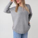 sweter-damski-elegancki-plus-size-z-ozdobnymi-guzikami-na-bokach-szary (5)