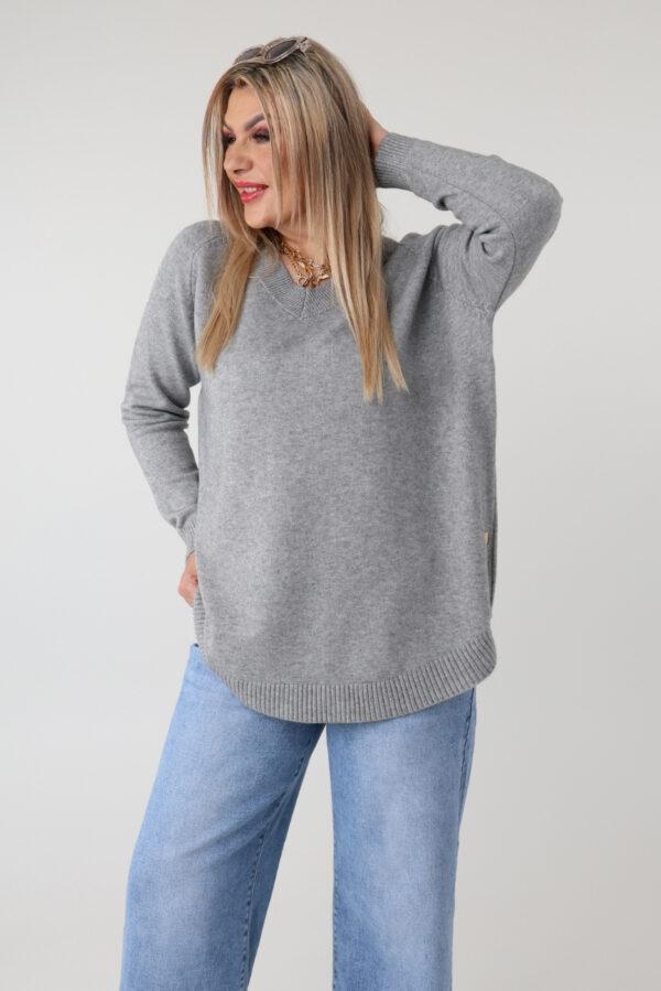 Elegancki sweter damski plus size z dekoltem w serek i ozdobnymi guzikami po bokach – luźny sweter XXL dla puszystych kobiet