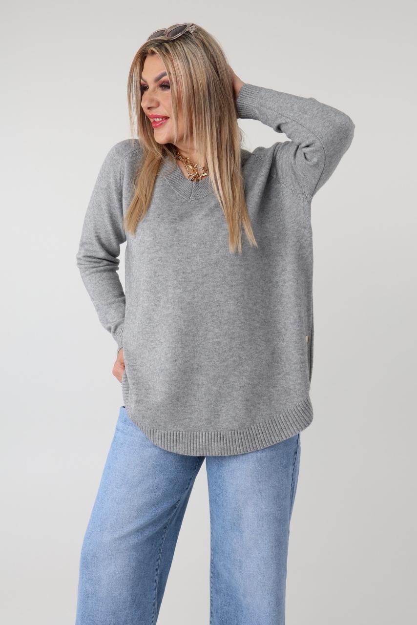 Elegancki sweter damski plus size z dekoltem w serek i ozdobnymi guzikami po bokach – luźny sweter XXL dla puszystych kobiet